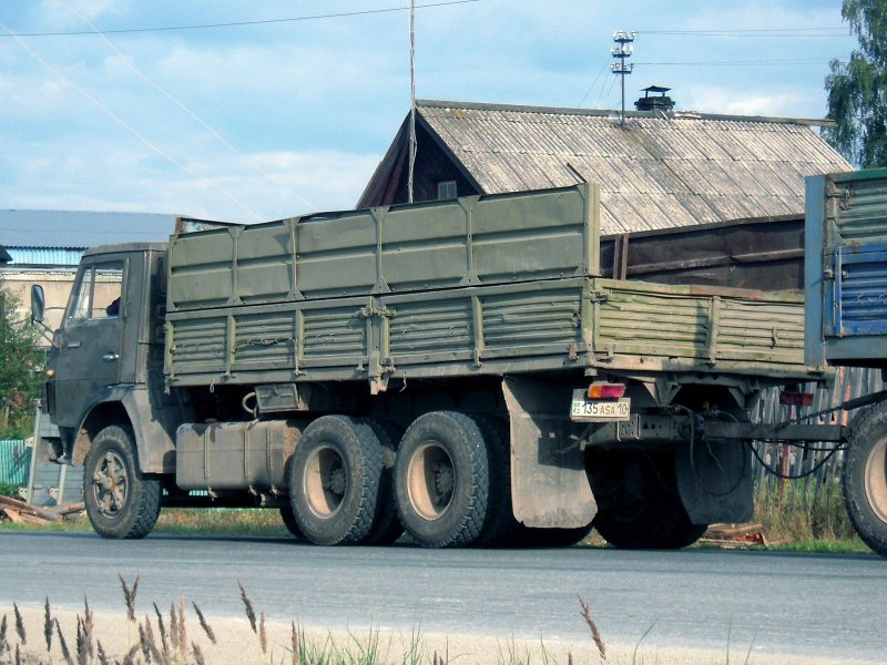 Грузовой бортовой автомобиль КАМАЗ 5320