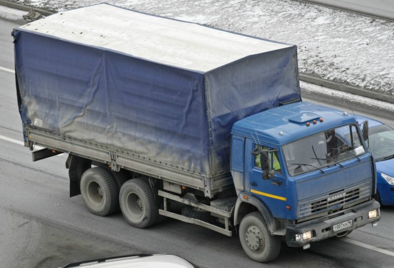 Синий КАМАЗ 5320 тент