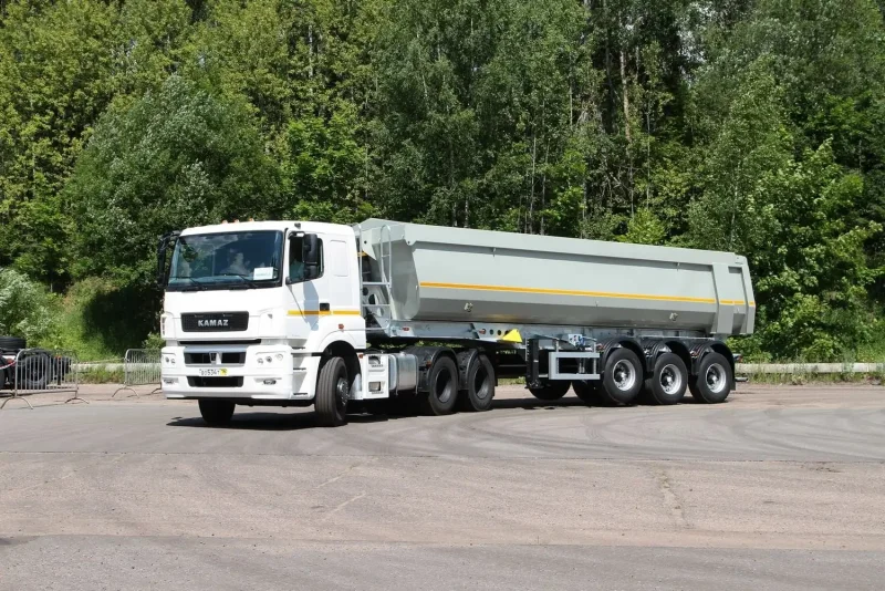 Тягач КАМАЗ 65206
