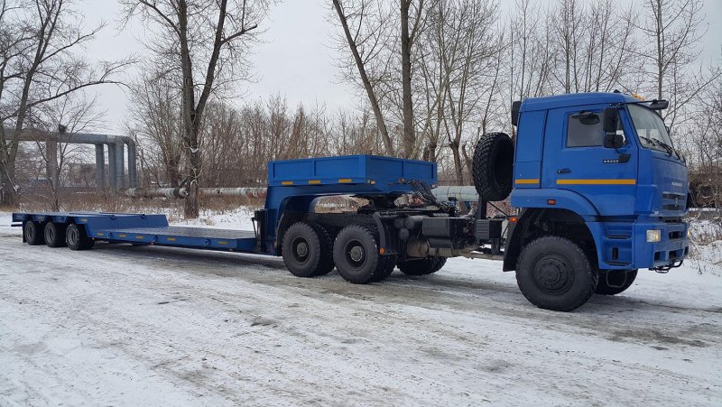 КАМАЗ 65225 тягач с тралом