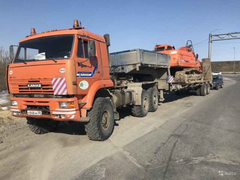 КАМАЗ 65225 тягач с тралом