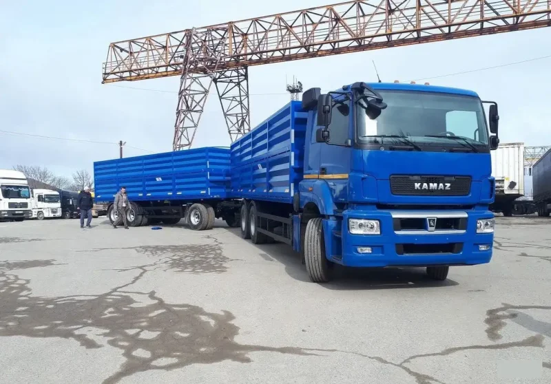 КАМАЗ 65207 зерновоз с прицепом