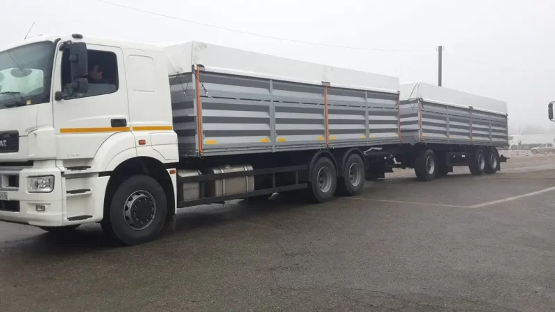Автопоезд КАМАЗ зерновоз 65207