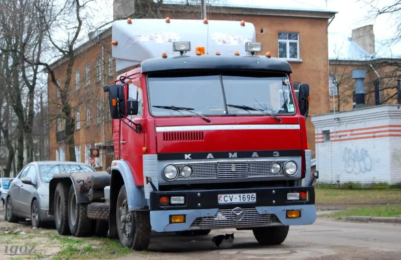 КАМАЗ 65117 контейнеровоз