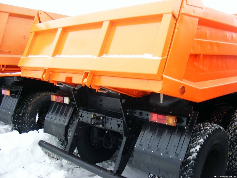 КАМАЗ самосвал 5511 сзади
