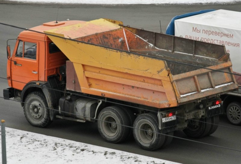 КАМАЗ 55111 самосвал желтый