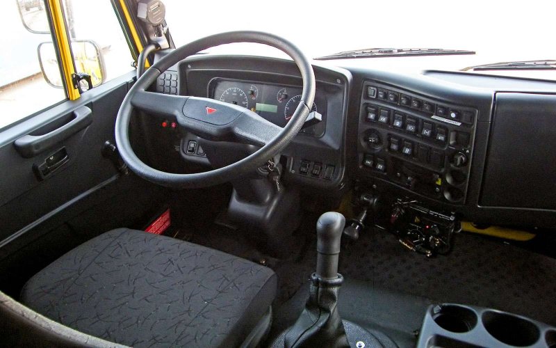 КАМАЗ новый 6520 тягач салон