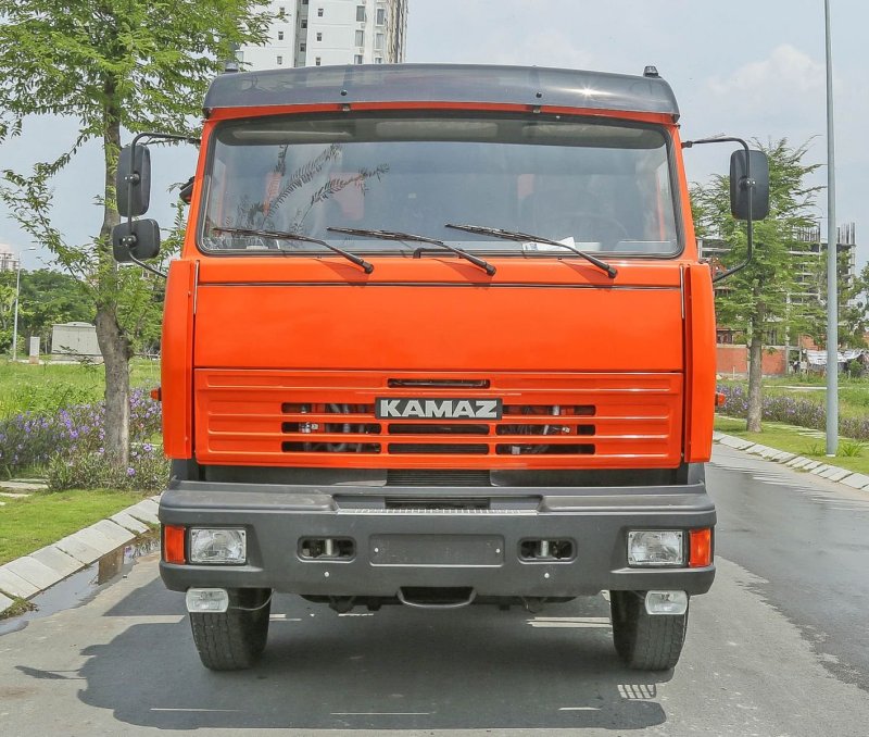 КАМАЗ 65115 вид спереди