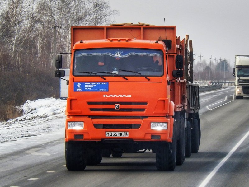 КАМАЗ спереди
