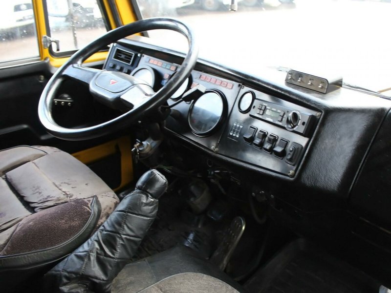 КАМАЗ 4308 черный