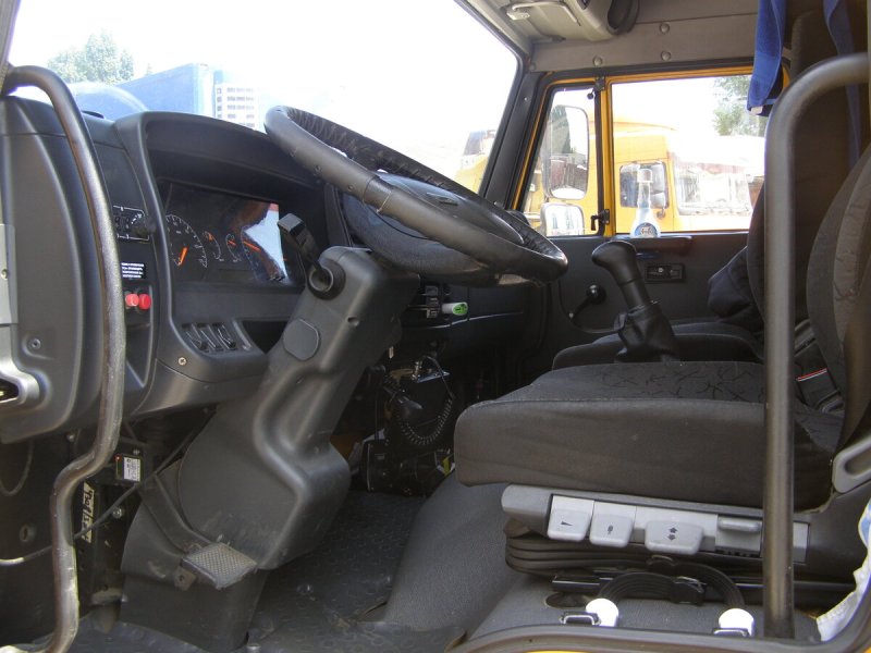 КАМАЗ 4308 салон кабины