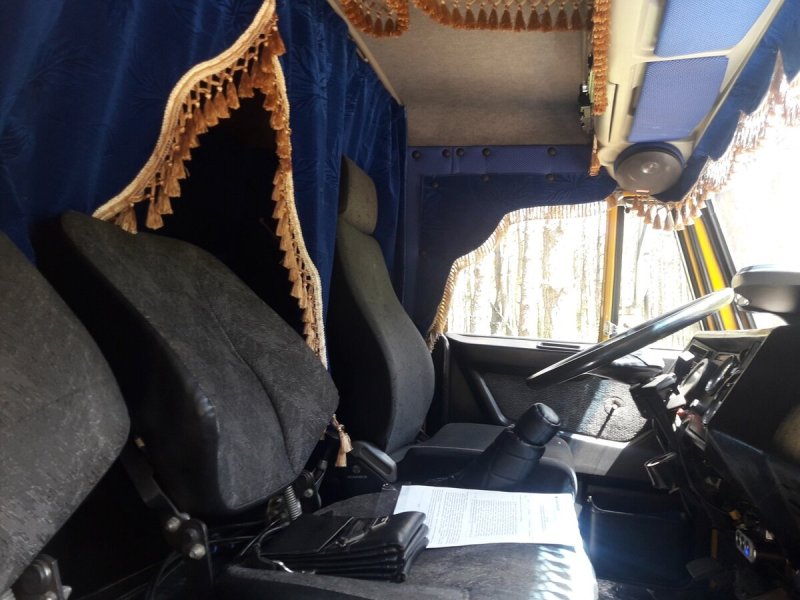 КАМАЗ 55111 со спальником салон