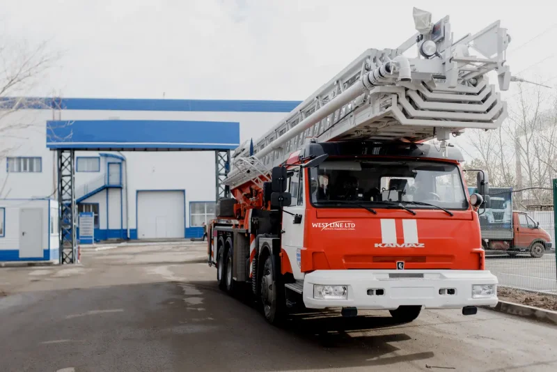 Пожарный КАМАЗ 43253 автолестница