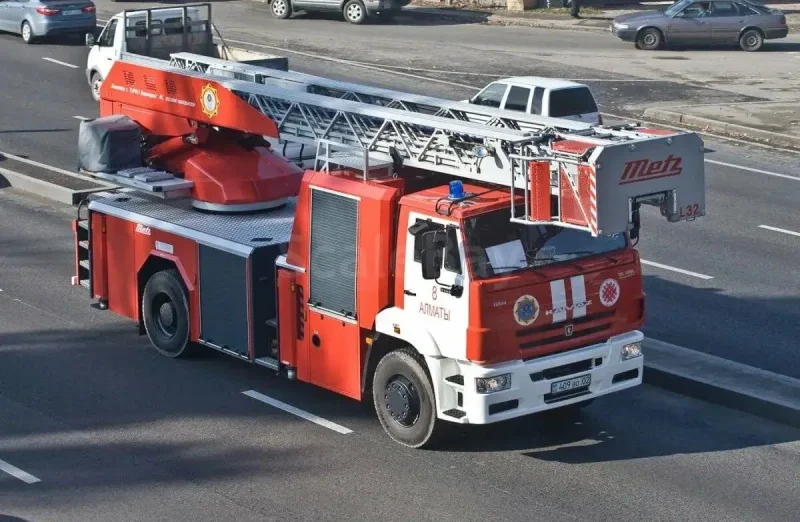 Автолестница пожарная Scania 100 м