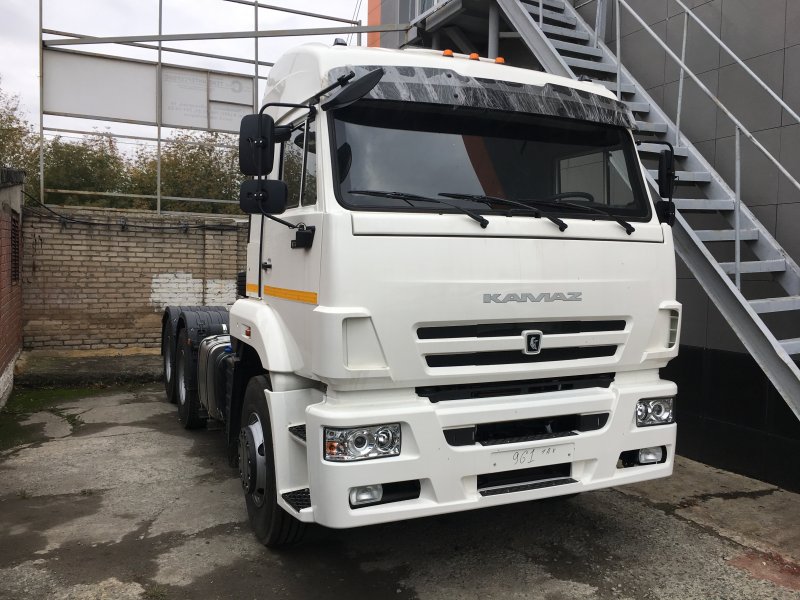 Тягач КАМАЗ 6460-73