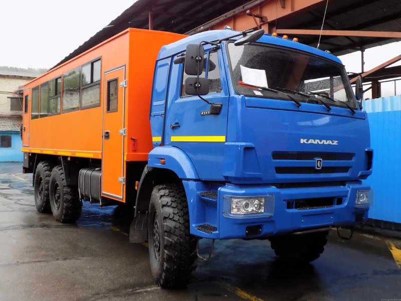 КАМАЗ 43118 вахтовый