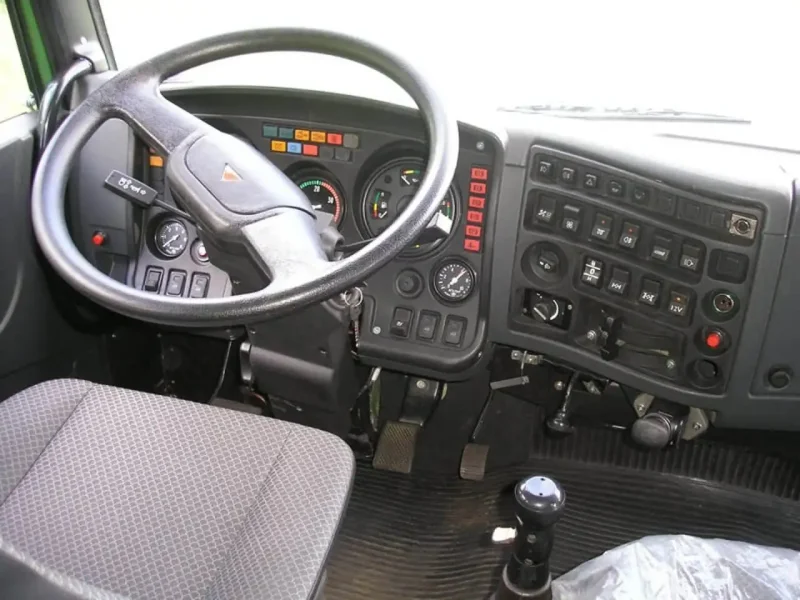 КАМАЗ 43118 самосвал салон