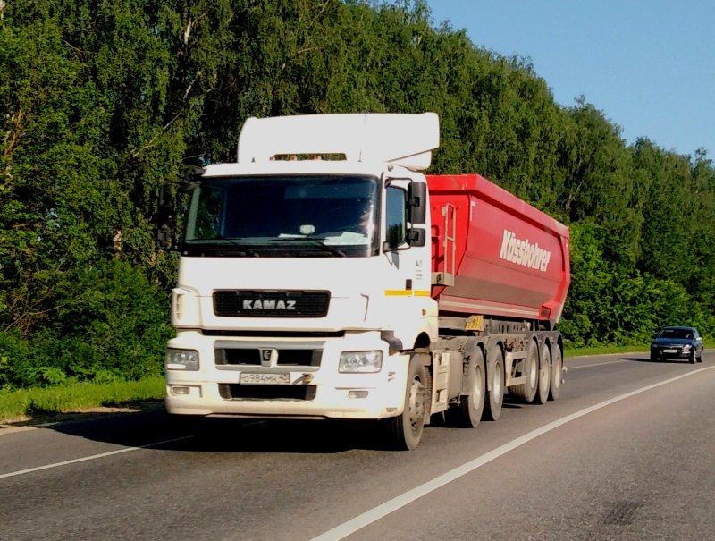 КАМАЗ 65206 С бортовым полуприцепом