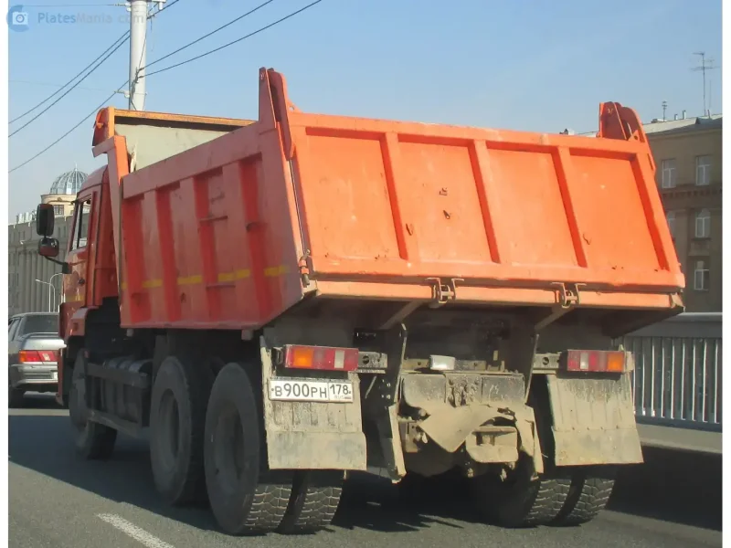 КАМАЗ 6520 вид сзади