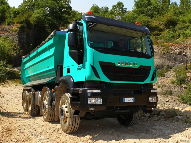 Iveco Trakker 8x4 самосвал