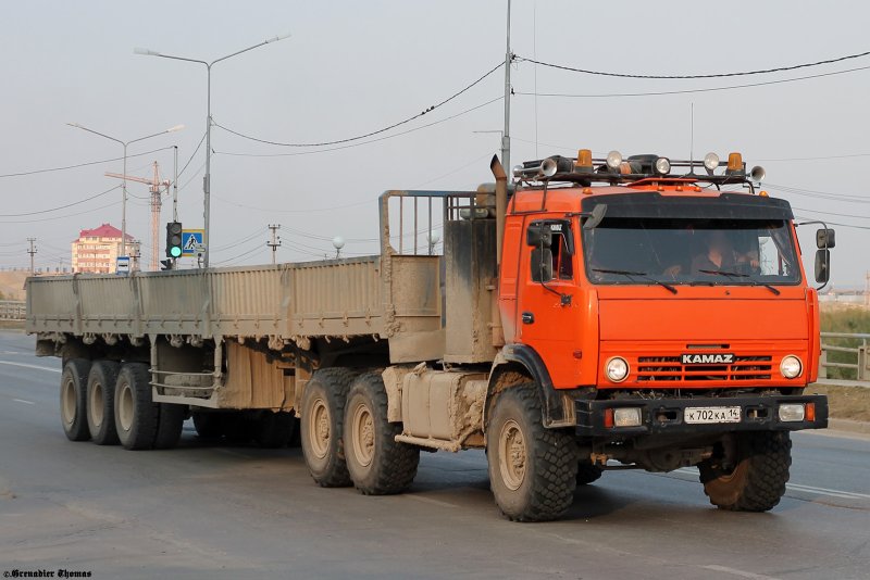 КАМАЗ 4310 С полуприцепом военный
