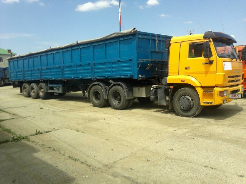 КАМАЗ тягач 65116 зерновоз