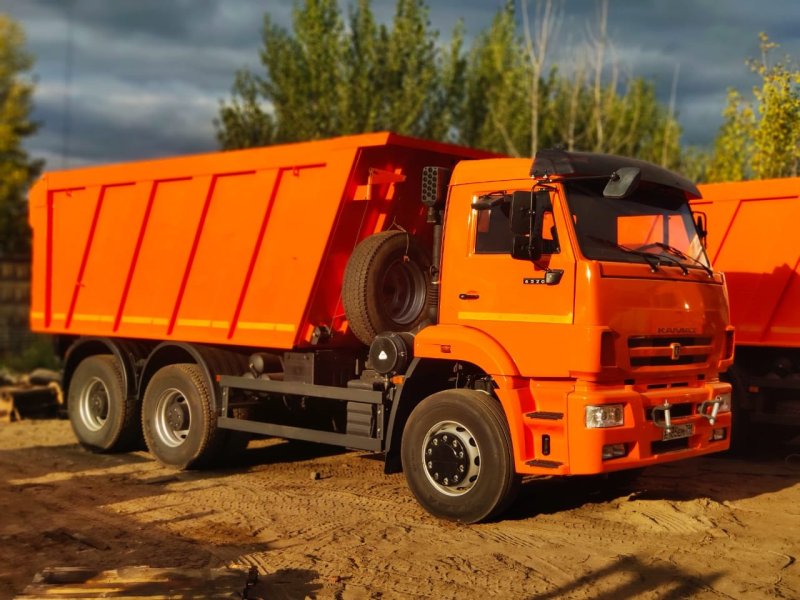 КАМАЗ 6520 самосвал красный