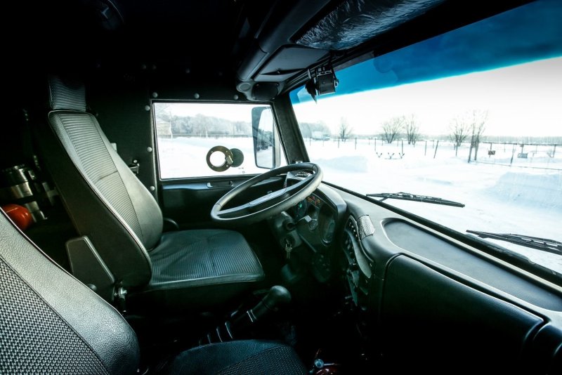 КАМАЗ 5350 кузов внутри