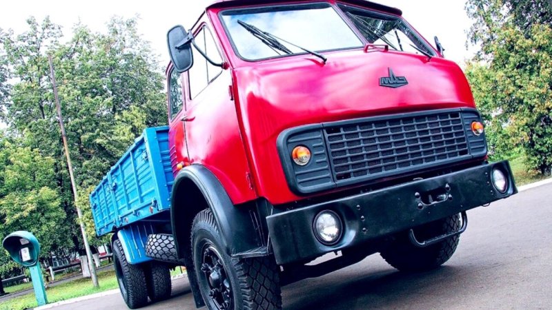 Бортовой грузовик МАЗ-5335