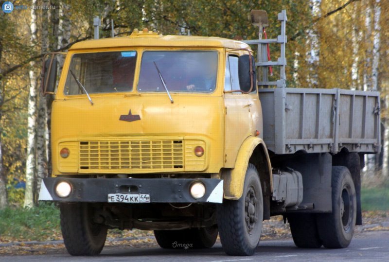 Грузовик МАЗ 5335