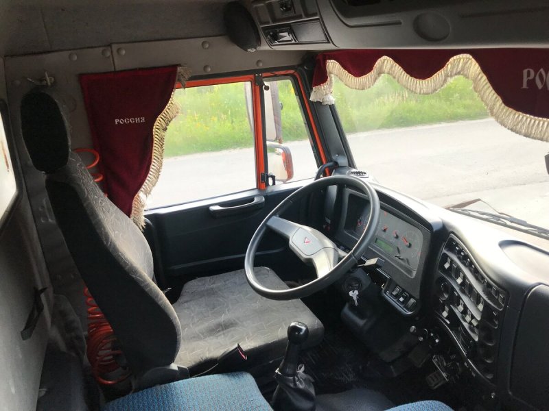 КАМАЗ 65115 салон кабины
