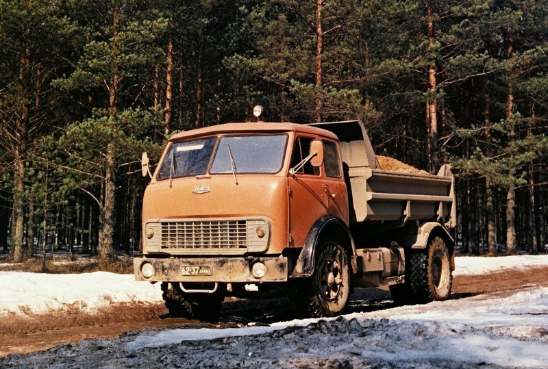 МАЗ 5335 самосвал