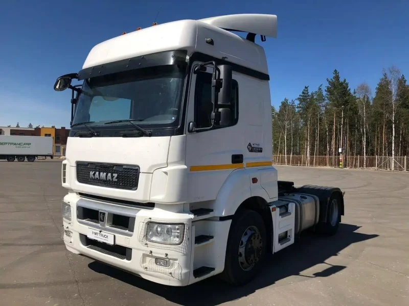 Разбитый КАМАЗ 5490