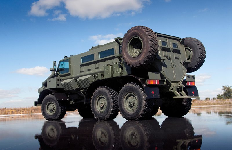 Бронеавтомобиль УАМЗ-4901 "Торос"