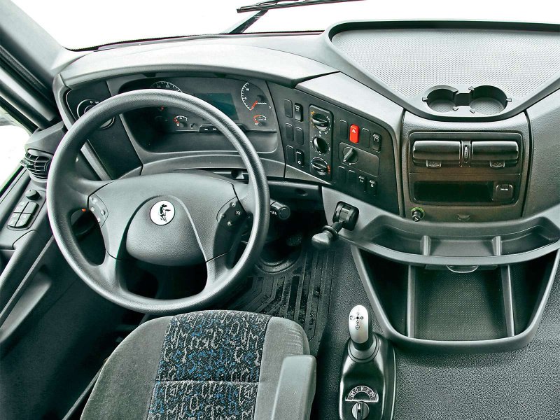 Бортовой КАМАЗ 65207 С КМУ Fassi