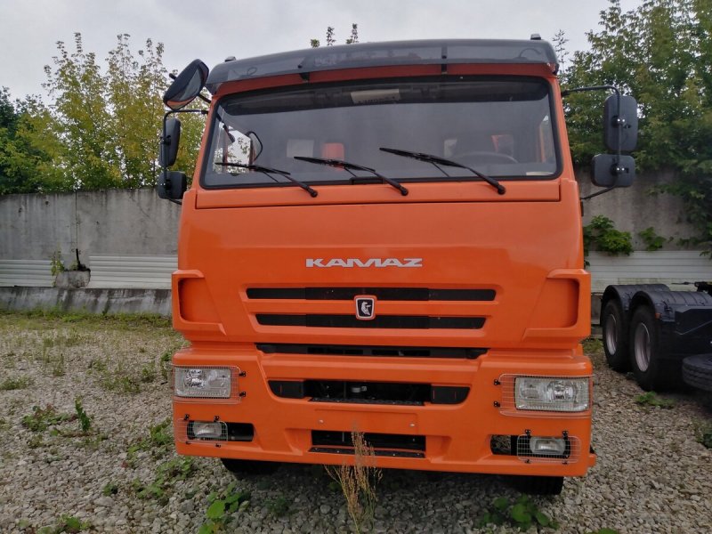 КАМАЗ 6520 оранжевый