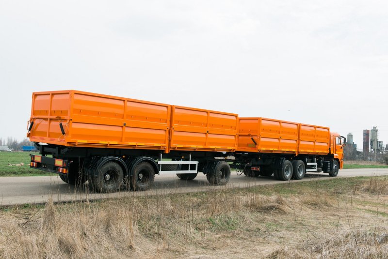 Автопоезд зерновоз