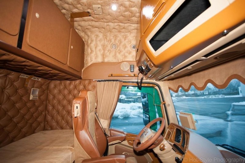 КАМАЗ 5350 С откинутой кабиной