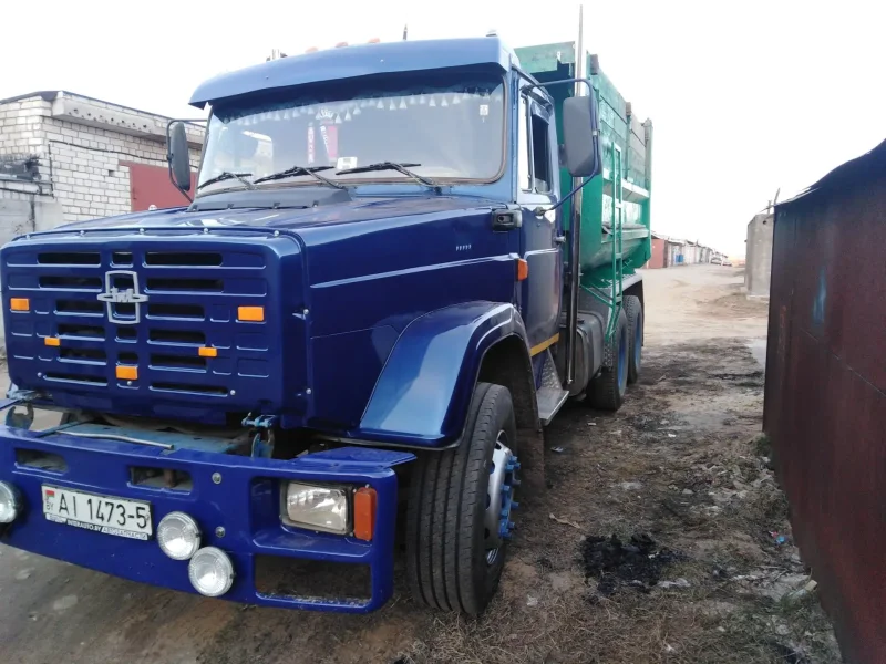 КАМАЗ 55102 внутри кабины сиденья