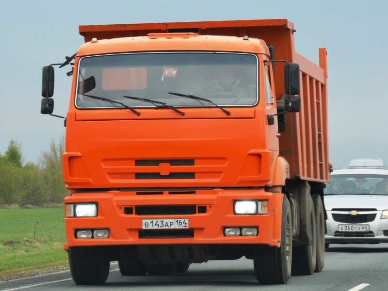 КАМАЗ 6520 самосвал желтый