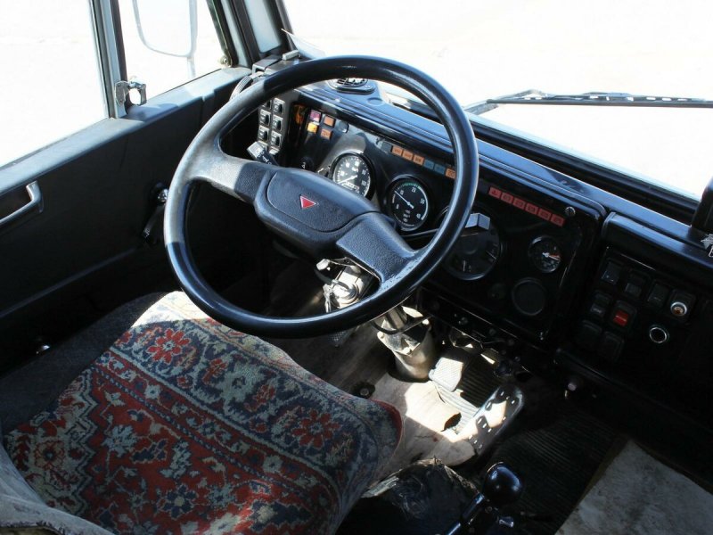 КАМАЗ 53215 салон кабины