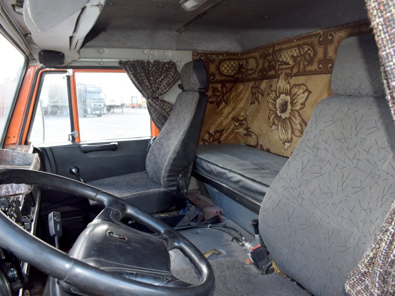 КАМАЗ 65115 салон кабины
