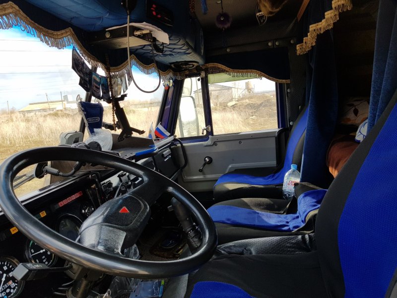 КАМАЗ 65115 салон кабины