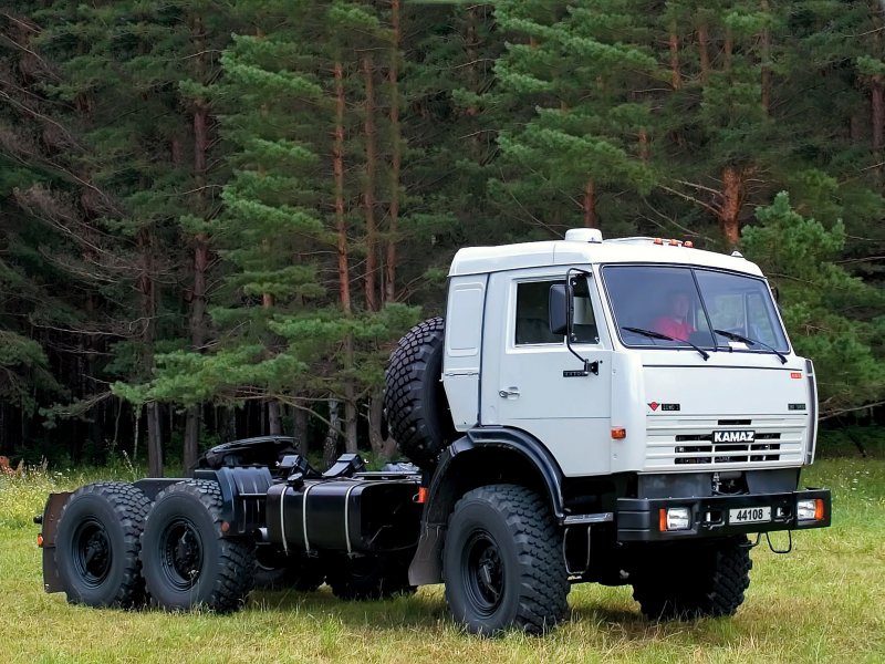 КАМАЗ-44108 седельный тягач
