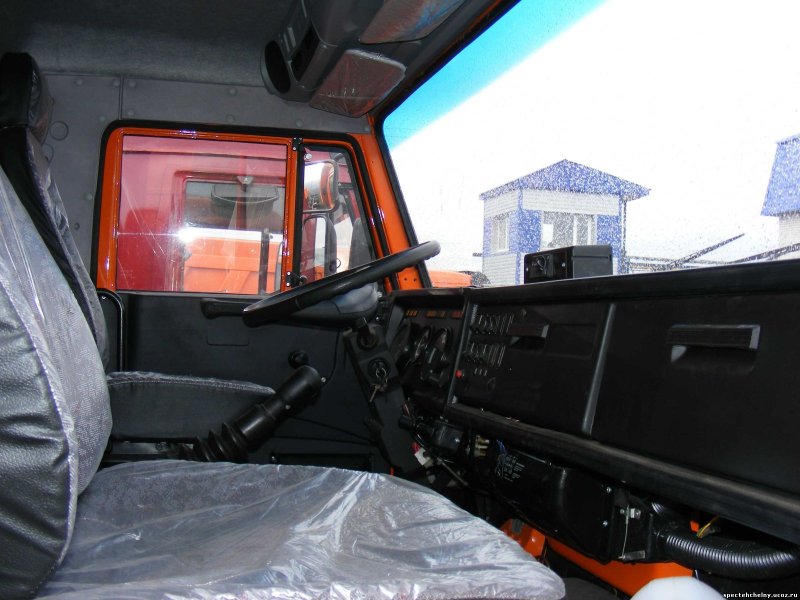КАМАЗ 43118 салон кабины