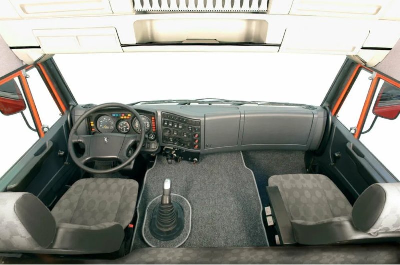 КАМАЗ 65115 салон кабины