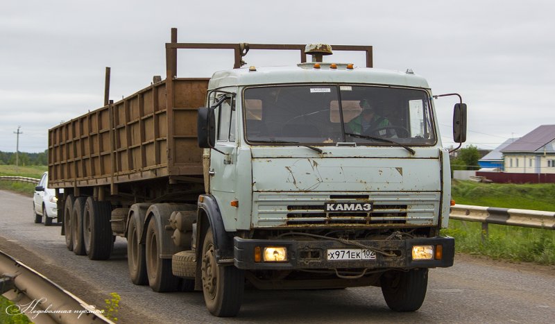 Грузовик КАМАЗ 54115