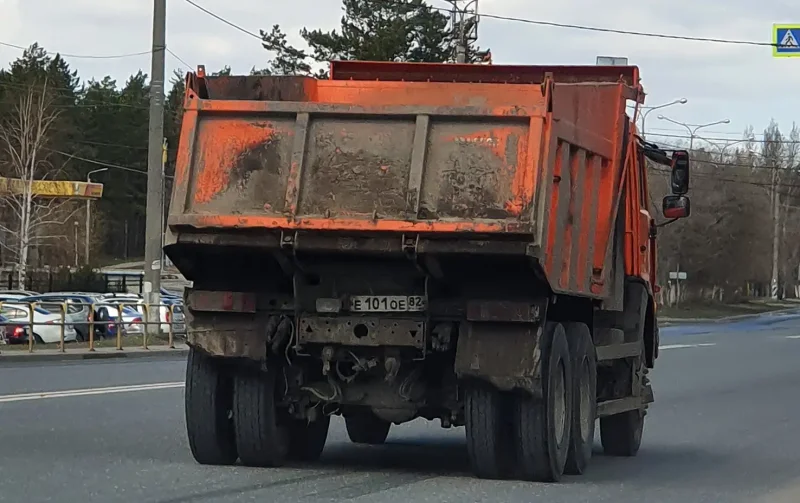 Ржавый КАМАЗ 65115