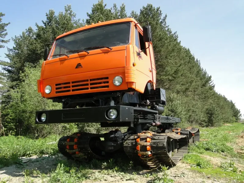 Снегоболотоход КАМАЗ гусеничный