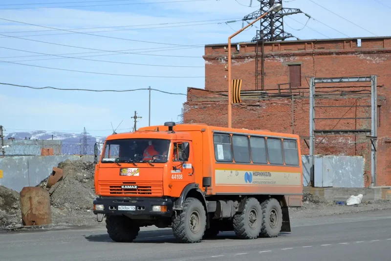 КАМАЗ НЕФАЗ 4208 11